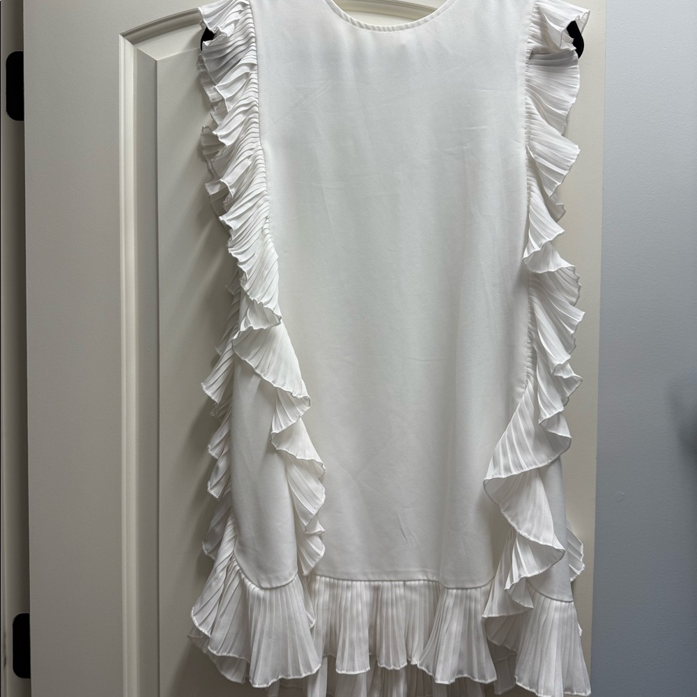 White TCEC dress with ruffles size Small